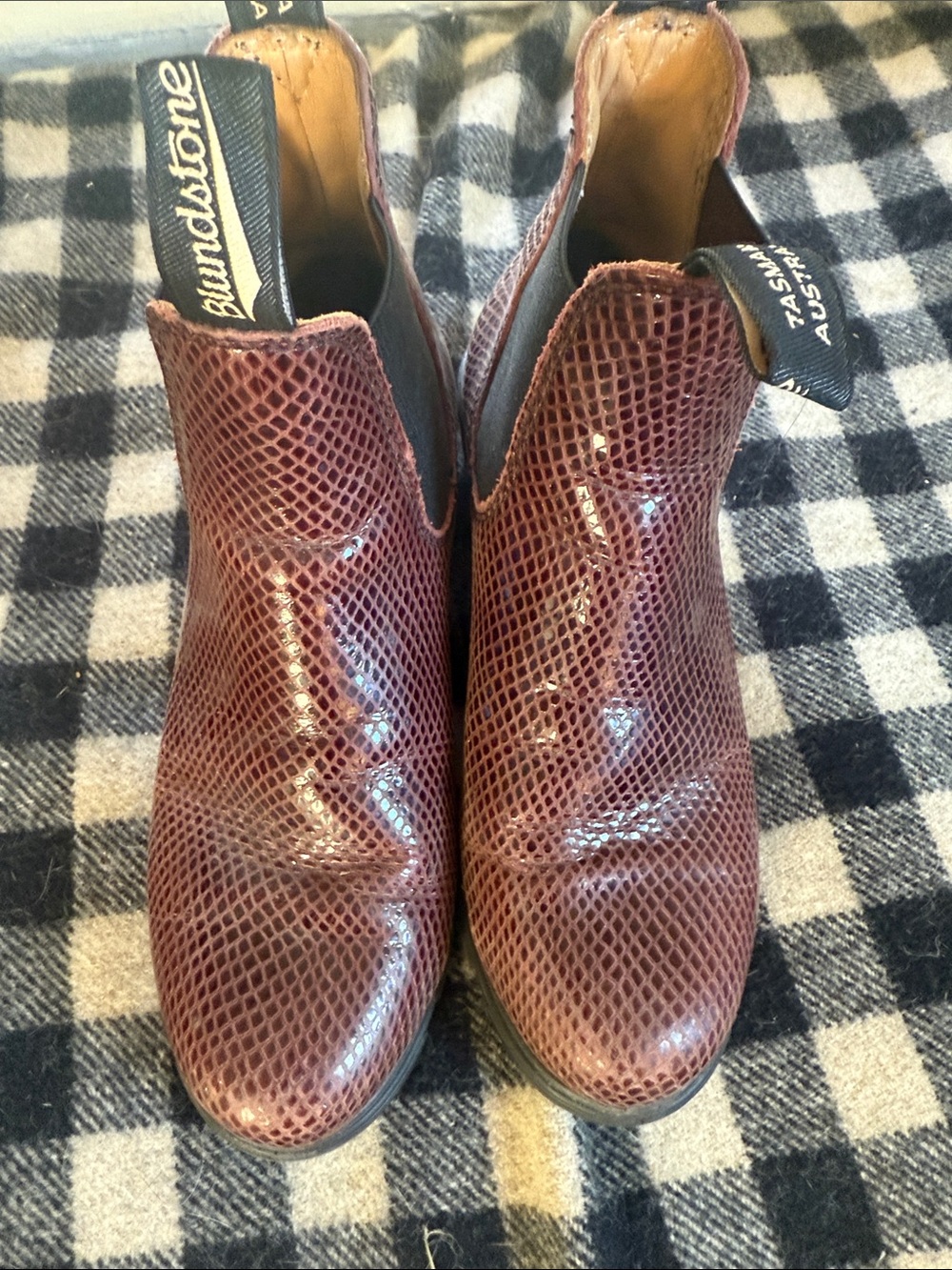 Blundstone Women's Burgundy Chelsea Heeled Boots - Picture 5 of 6